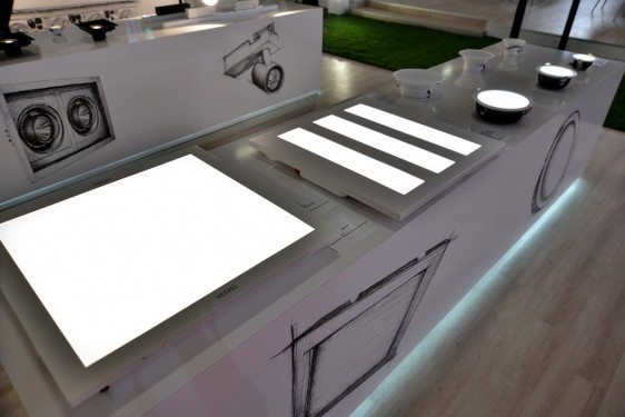 Vestel Alfa Serisi Panel “LED&Lighting Fuarı”nda müşterilerle buluştu